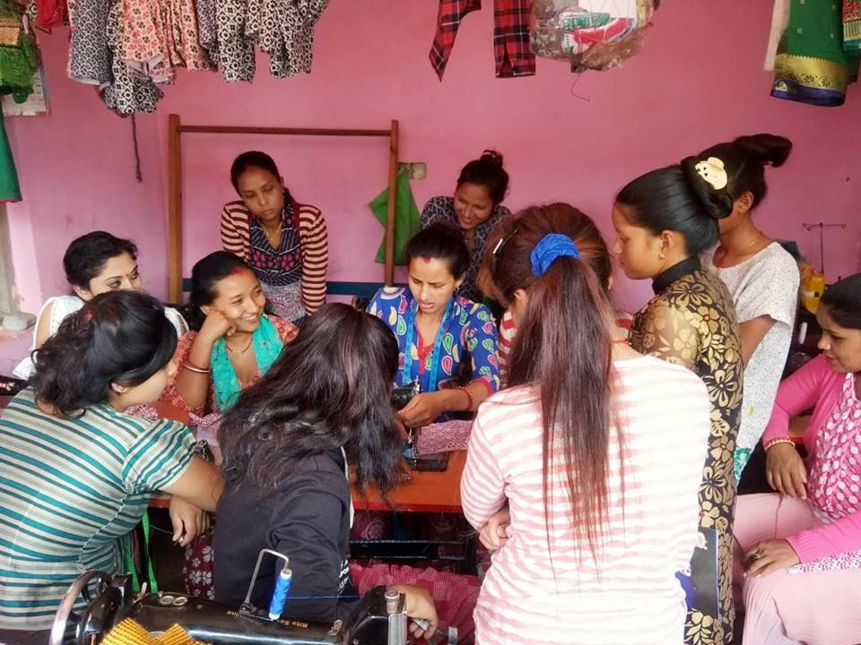 आत्मानिर्भर हुन सीप सिक्दै बुहारी